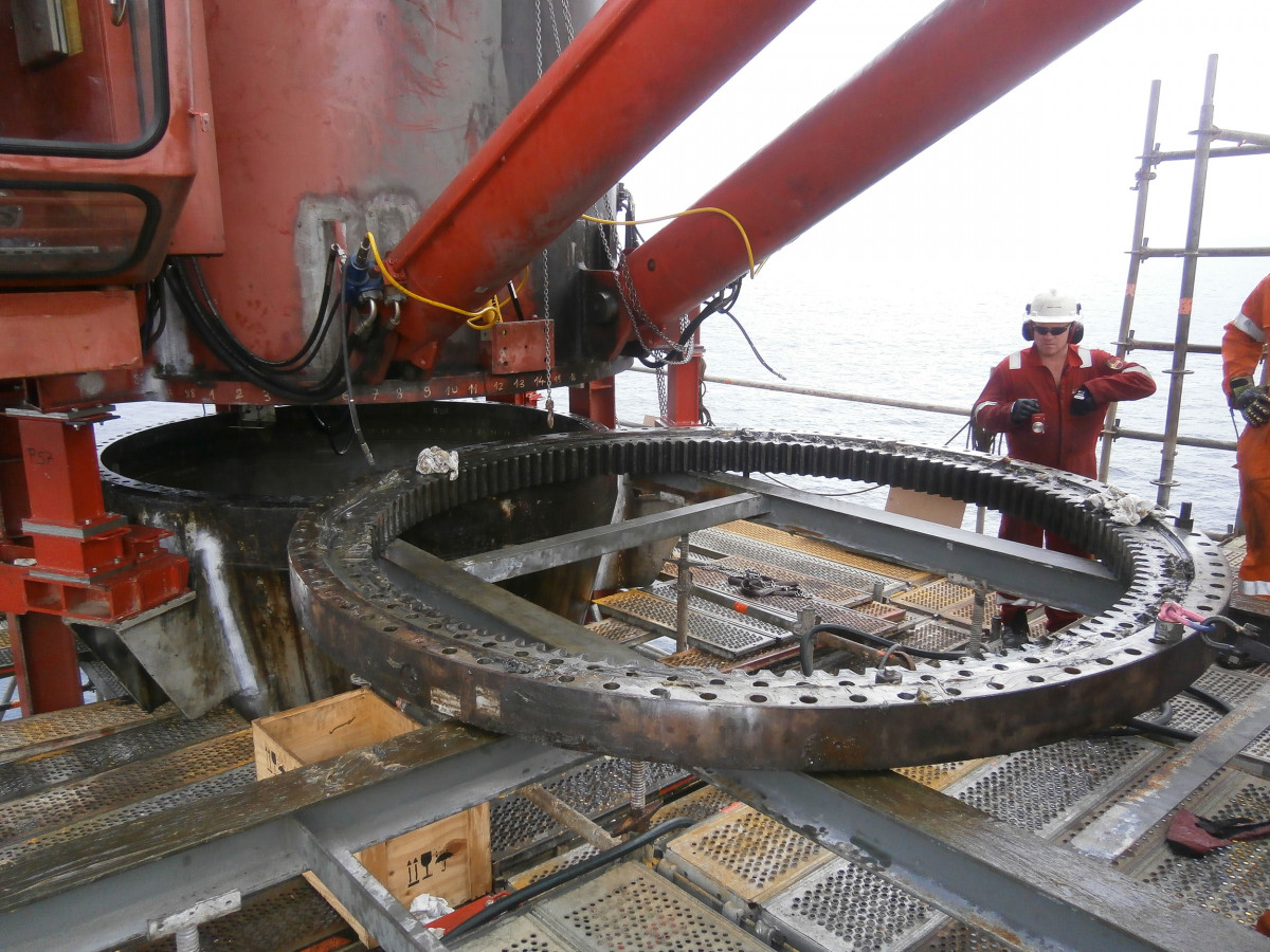 Remplacement de la couronne de giration d’une grue