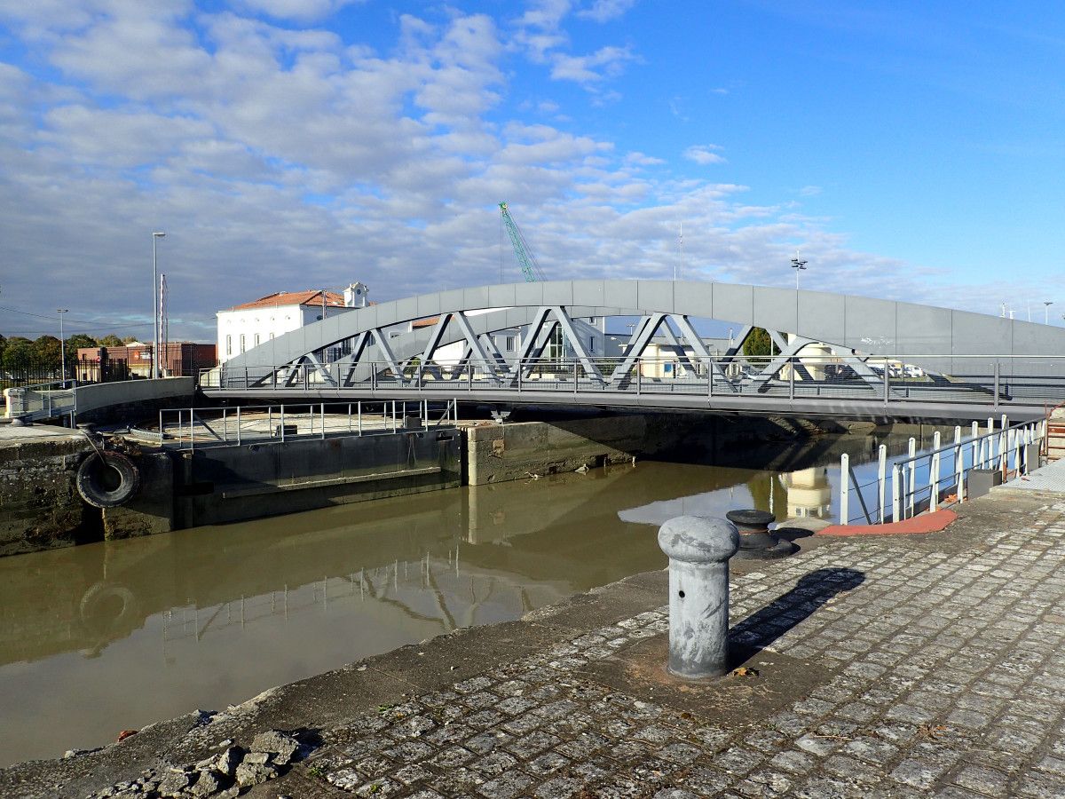 pont tournant du port de commerce de Rochefort