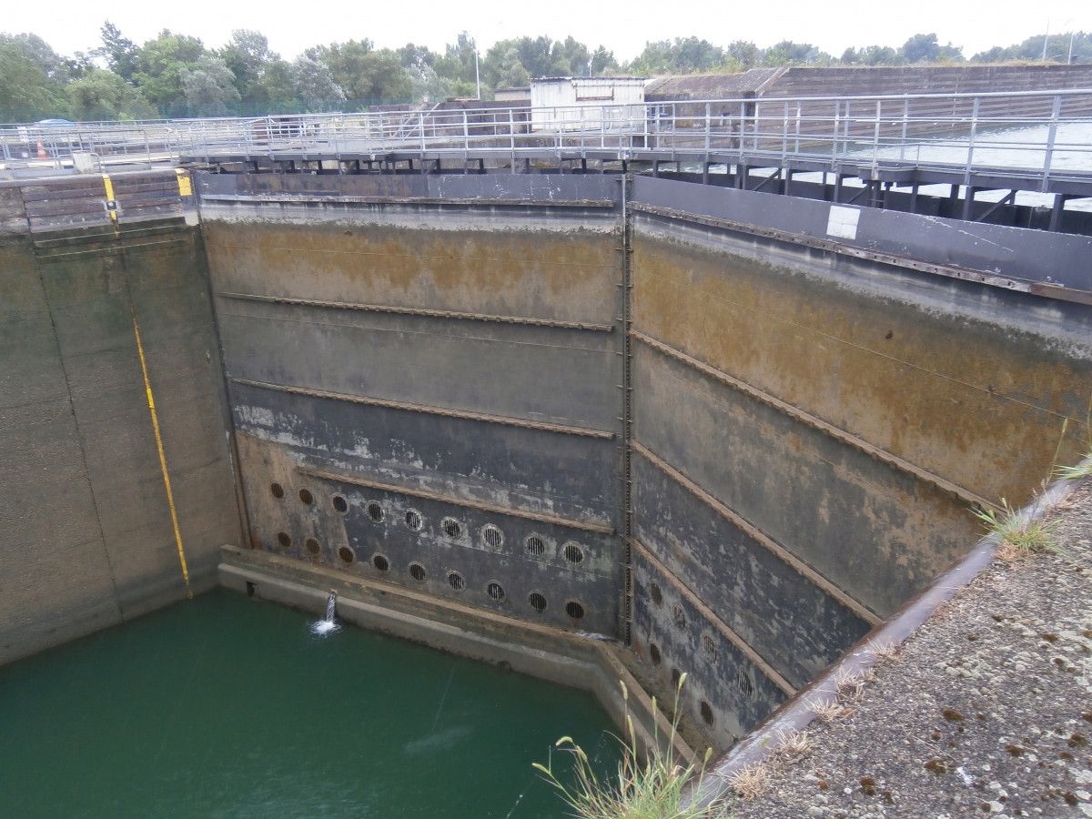 Porte amont du grand sas de l’écluse de Gerstheim
