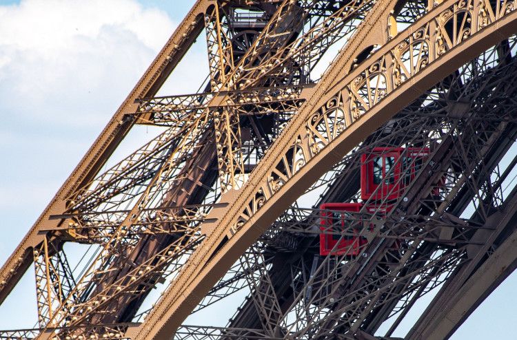 Modernisation ascenseur Nord de la Tour Eiffel