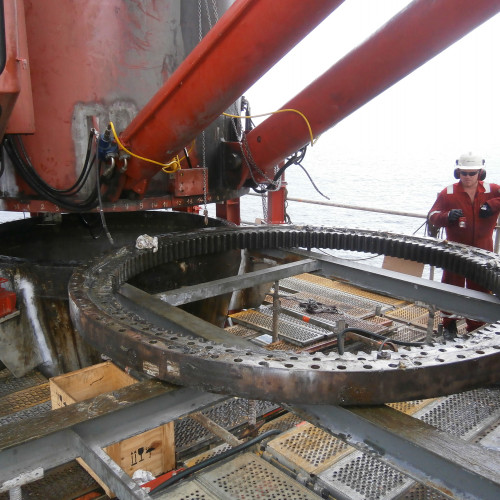 Remplacement de la couronne de giration d’une grue