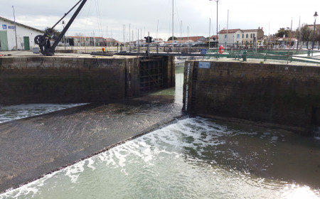 Protection du littoral contre les tempêtes : Porte à flots d’Ars-en-Ré