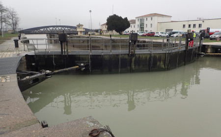 pont tournant du port de commerce de Rochefort