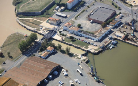 Vue aérienne du pont tournant du port de commerce de Rochefort