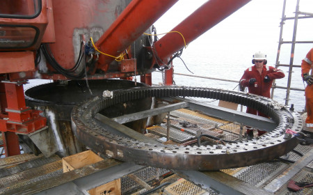 Remplacement de la couronne de giration d’une grue